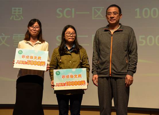 说明: D:\研究生培养基地2016-2017\日常管理\对接交流活动\2017对接交流活动\表彰大会\颁奖晚会领导\颁奖晚会领导\合照8.jpg