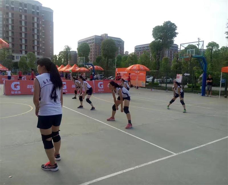 女队1