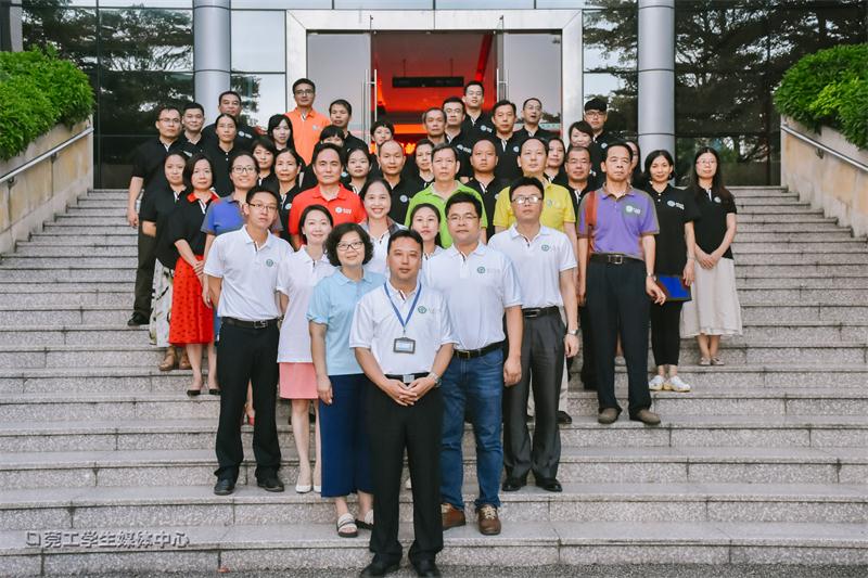 座谈会合影