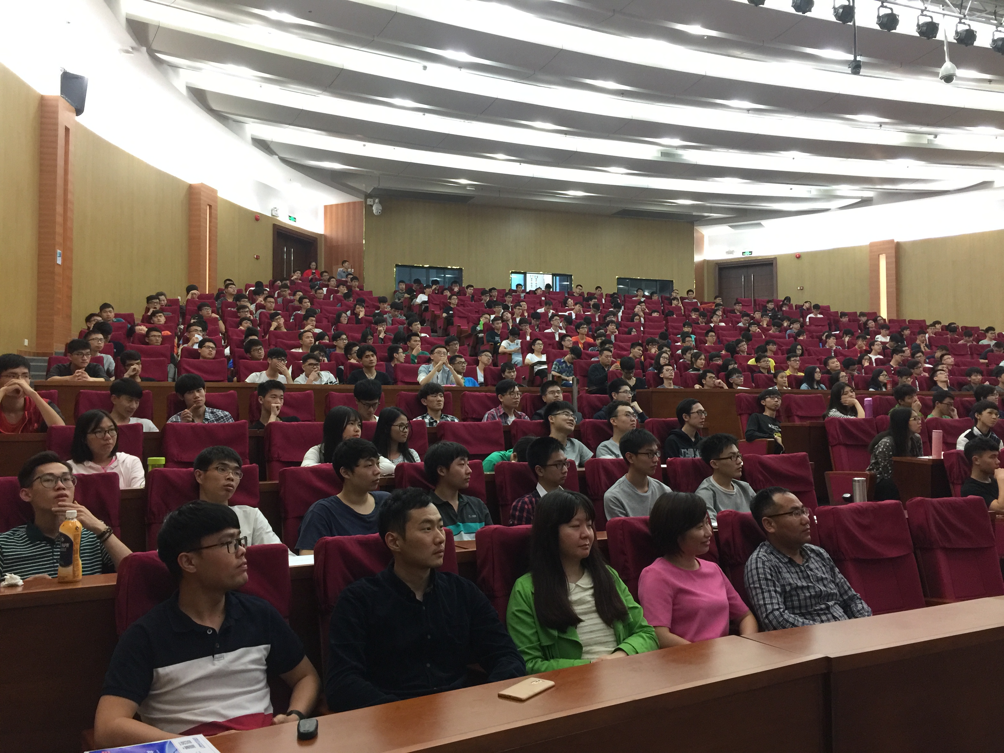 现场座无虚席